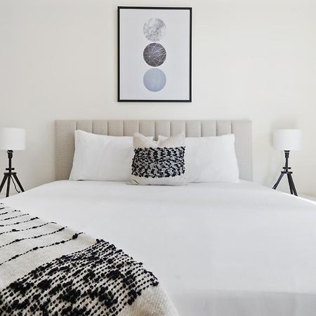 Stylish Apartment With Partial Burj Khalifa View Dubai Esterno foto