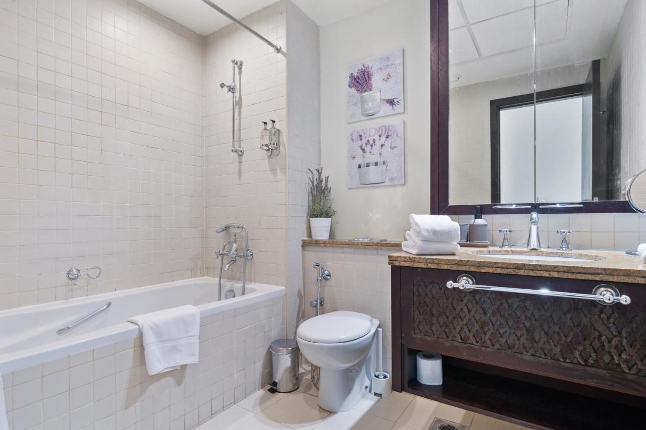 Stylish Apartment With Partial Burj Khalifa View Dubai Esterno foto